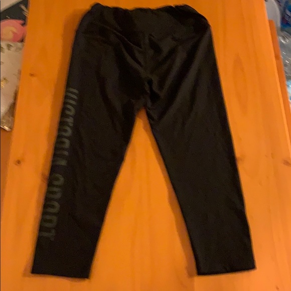 Victoria’s Secret Capri Legging - Picture 2 of 4